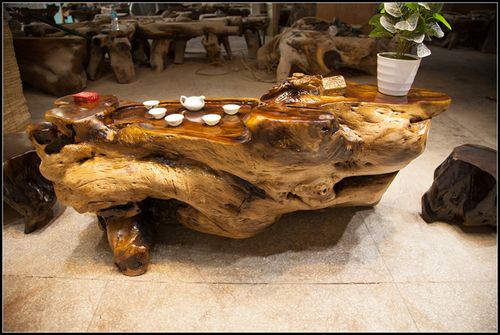 树根雕成茶桌视频