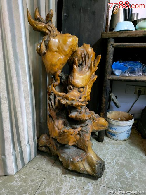 龙树根雕刻